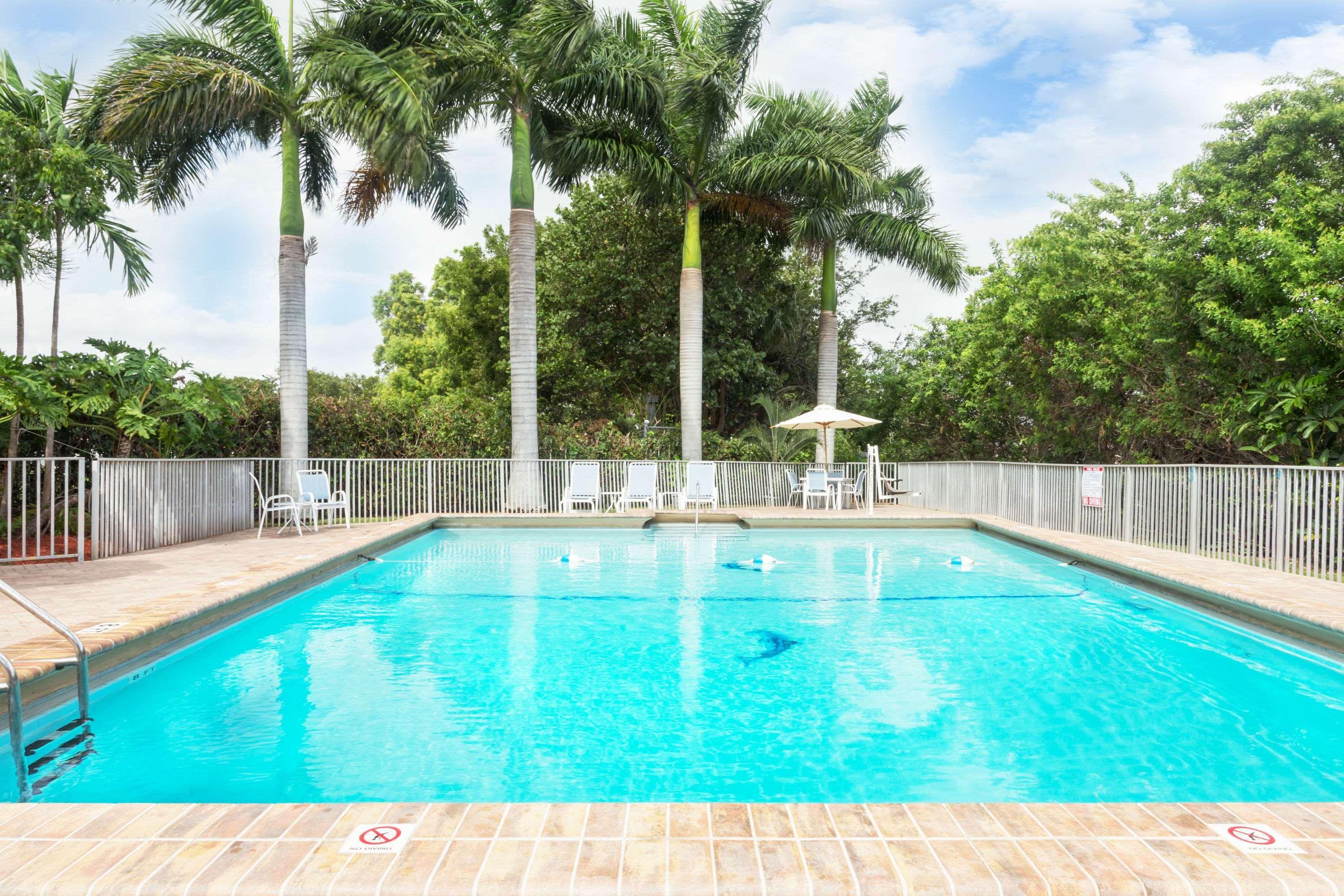 Days Inn By Wyndham Fort Lauderdale-Oakland Park Airport N Wilton Manors Ngoại thất bức ảnh