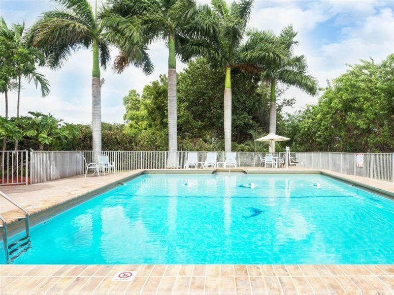Days Inn By Wyndham Fort Lauderdale-Oakland Park Airport N Wilton Manors Ngoại thất bức ảnh