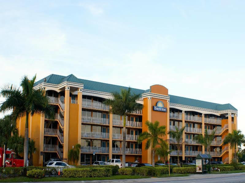 Days Inn By Wyndham Fort Lauderdale-Oakland Park Airport N Wilton Manors Ngoại thất bức ảnh