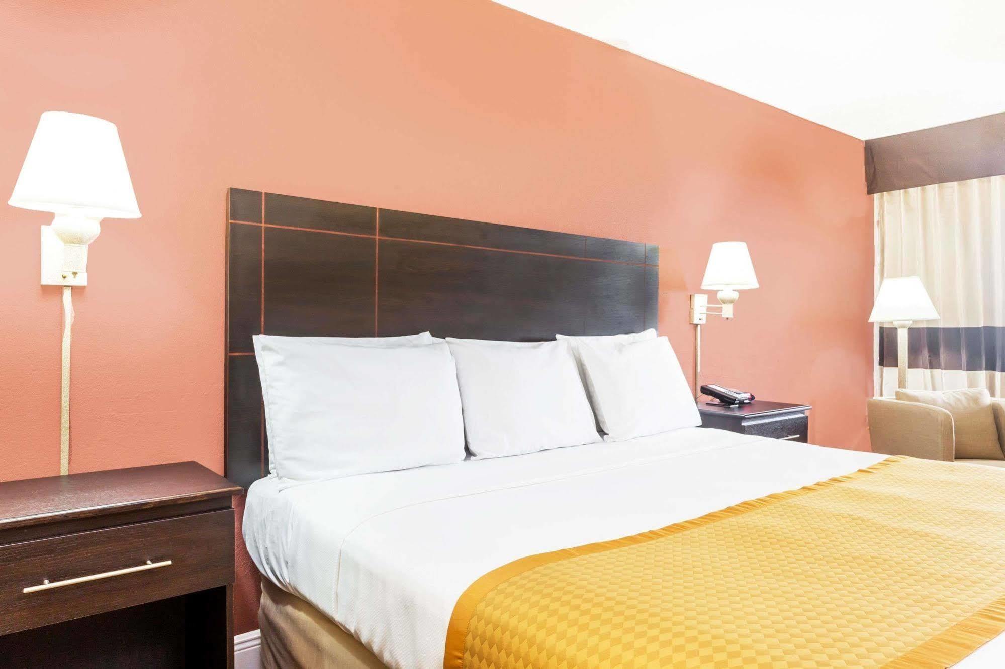 Days Inn By Wyndham Fort Lauderdale-Oakland Park Airport N Wilton Manors Ngoại thất bức ảnh
