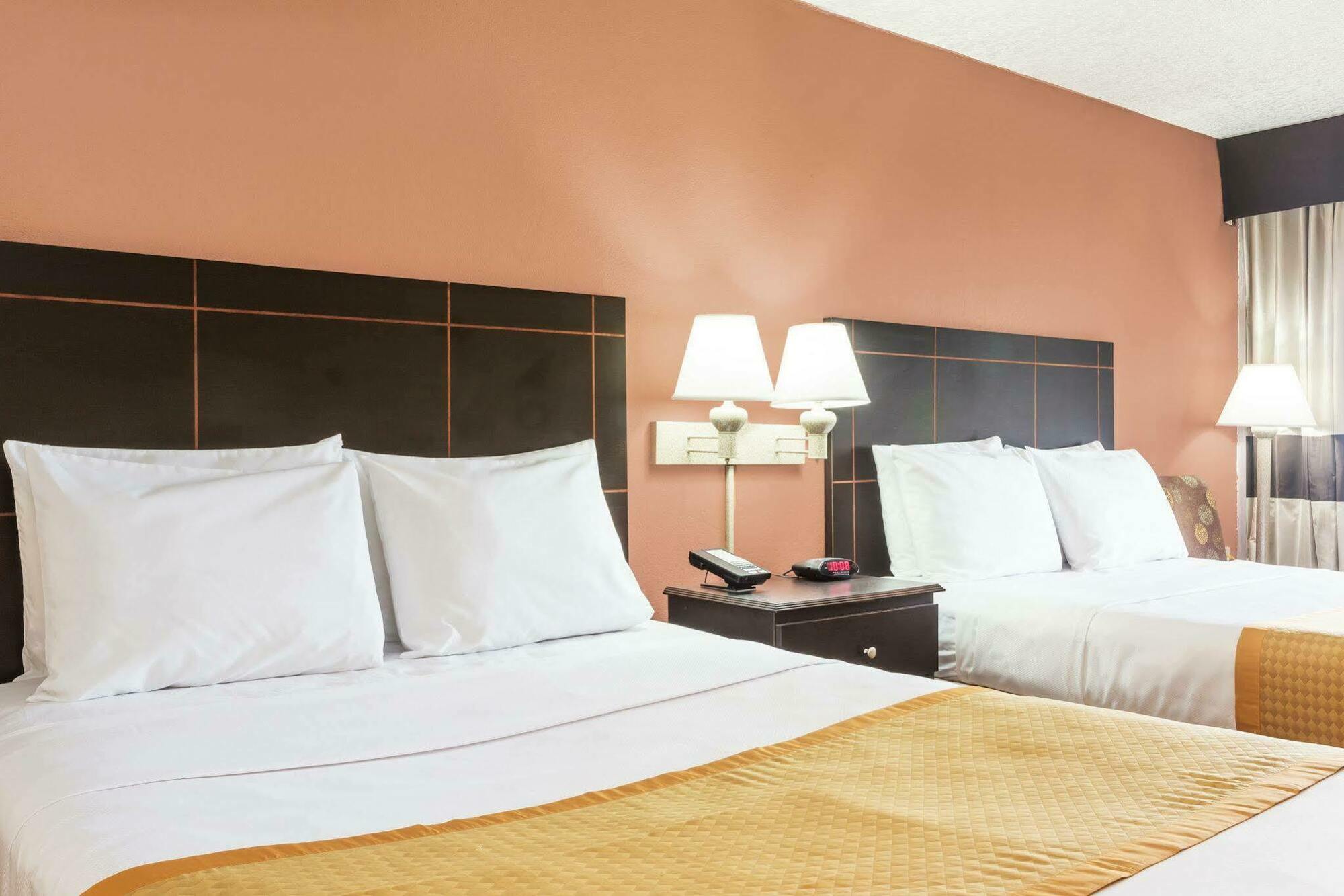 Days Inn By Wyndham Fort Lauderdale-Oakland Park Airport N Wilton Manors Ngoại thất bức ảnh